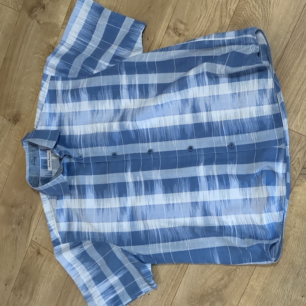 Tommy Bahama Button Up Collared Short Sleeve Blue and withe men size L